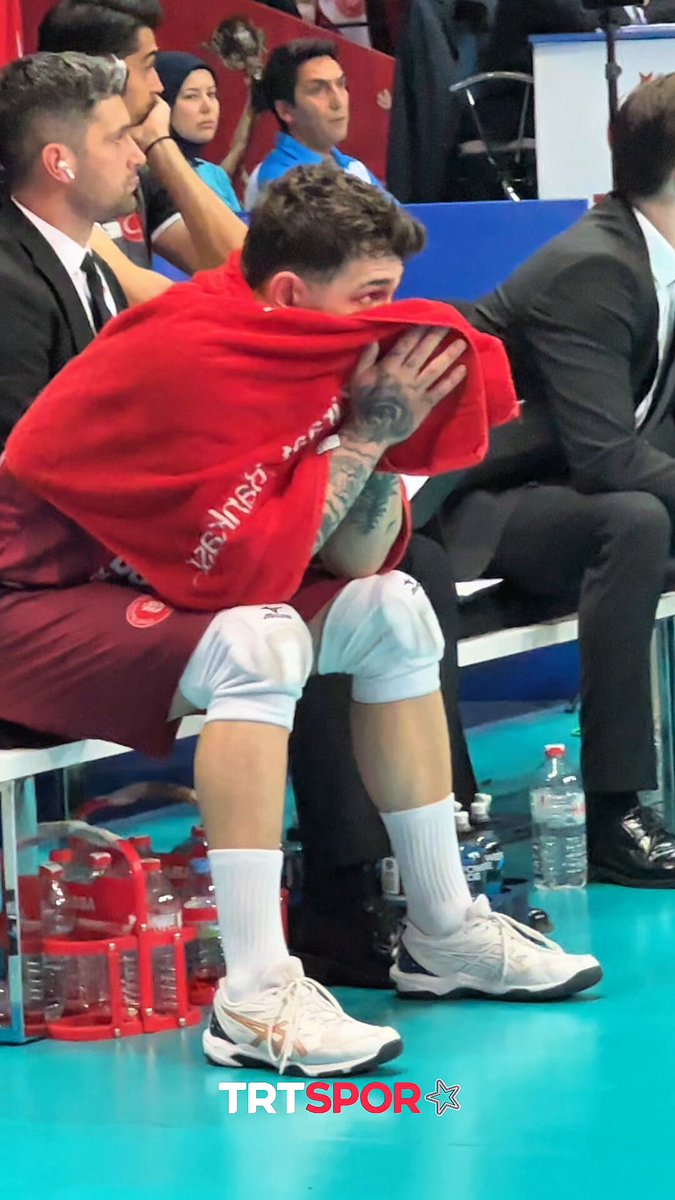 😮‍💨 “Allah’ım çok şükür, ya Rabbim!” 👌 Berkay Bayraktar’ın havluyla yüzünü kapatma totemi mutlu sonla bitti. #TRTSporDijital