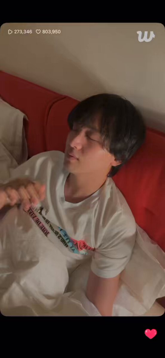 insomnia is so fucking good but haechan just said if it was to be released on the album it would “for sure be the least loved in terms of quality” 😭 haechan is rlly about to drop the best krnb album of the century im scared