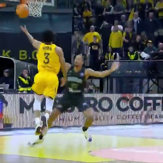 "LET'S GO HOME Ladies and Gentlemen" 🤯🤯🤯 #BasketballCL I AEK BC