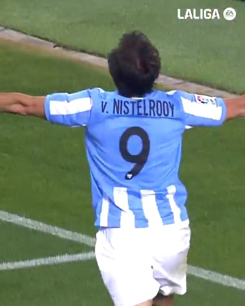🥲 La despedida anotadora de 𝐕𝐚𝐧𝐆𝐨𝐥. 💙🔙 #TalDíaComoHoy hace 1⃣3⃣ años, Ruud van Nistelrooij marcaba con el Málaga CF por última vez en #LALIGAEASPORTS. #LALIGAEASPORTS