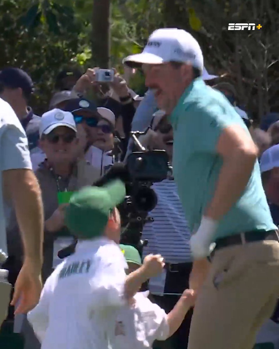 Keegan Bradley with the first hole-in-one of the day! 🎯 What an awesome moment with his family ❤️ #themasters