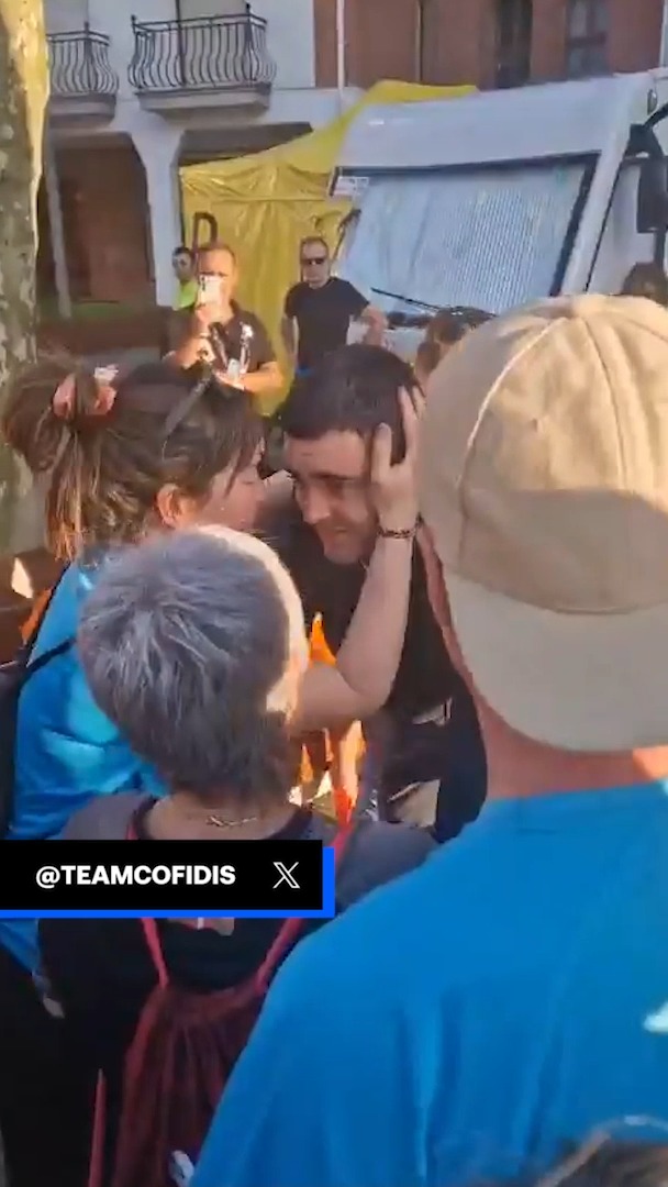 Gana la etapa en la Itzulia, los jueces se la quitan... y dos horas después se la devuelven. La montaña rusa de emociones de Alex Aranburu, arropado por sus seres queridos ♥️