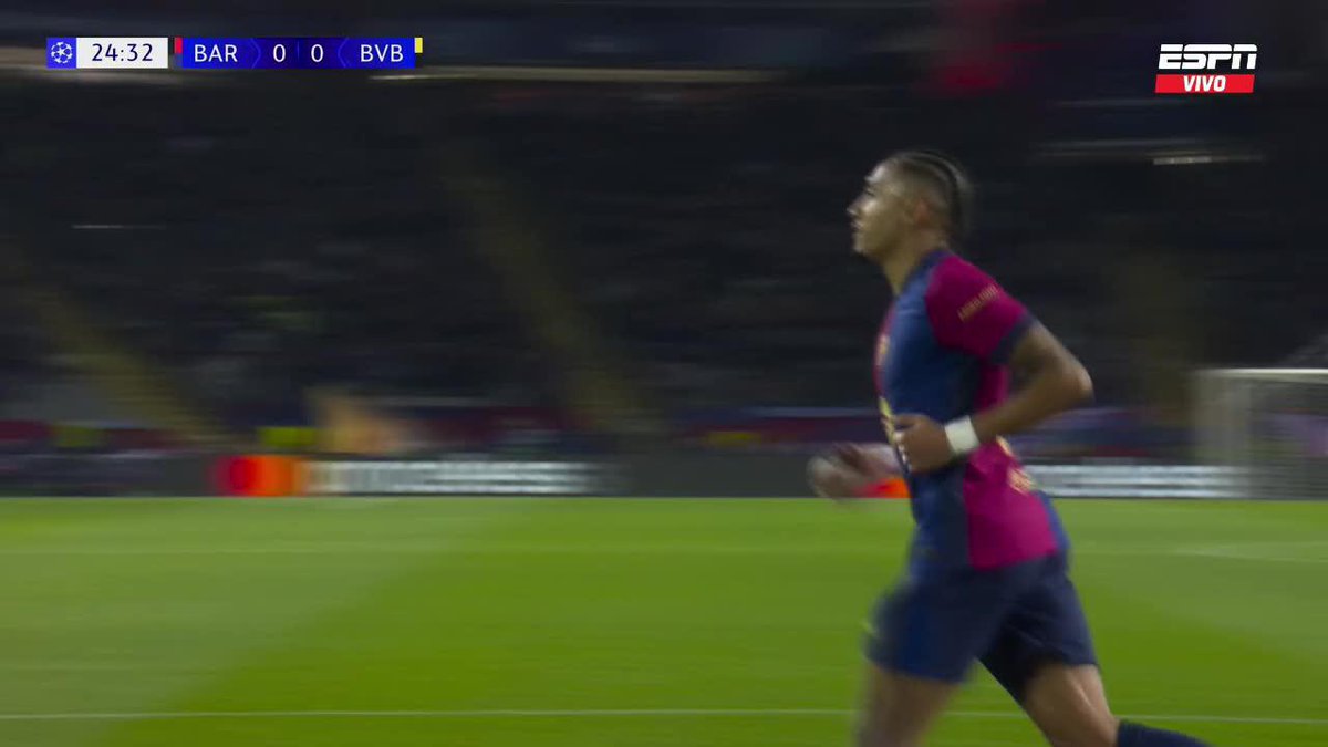 Cabeceó Cubarsí, pero EN LA LÍNEA la empujó Raphinha y el VAR lo convalidó. Gana el Barça 1-0, antes de la media hora ante Borussia Dortmund. 🇪🇸🥁