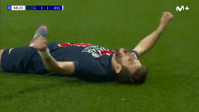 ¿Conoces a algún mago georgiano? Nosotros sí. El truco de 𝐊𝐡𝐯𝐢𝐜𝐡𝐚 𝐊𝐯𝐚𝐫𝐚𝐭𝐬𝐤𝐡𝐞𝐥𝐢𝐚 🎩. #UCL #LaCasaDelFútbol