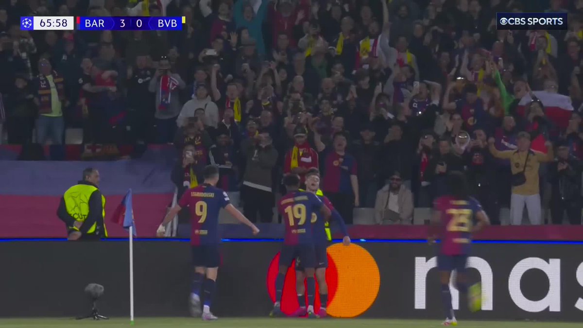Robert Lewandowski finishes off a stunning Barça move to secure his brace 👏