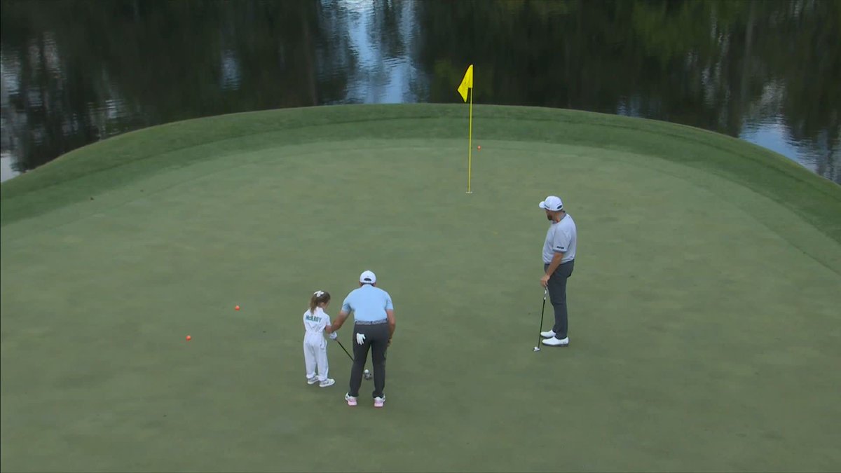 WHAT A PUTT FROM POPPY! 🙌