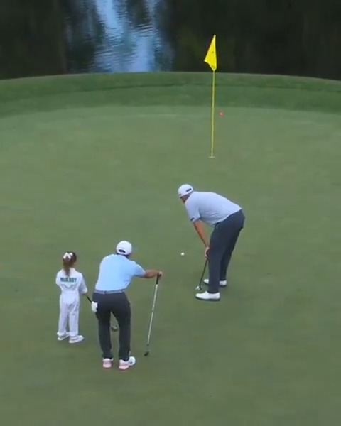 Poppy McIlroy converts the lengthy putt on No. 9! #themasters