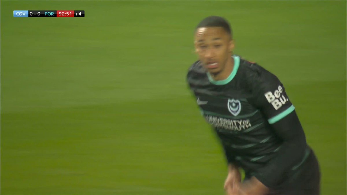 A CLOSE chance for Portsmouth in the latter stages 🤯