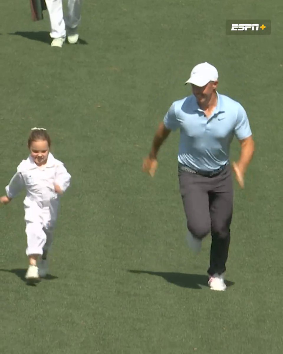 Kids stealing the show at the Masters Par 3 contest will always be the best 😂 #themasters