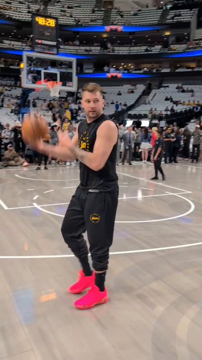 Luka hit the pregame halfcourt shot and the Dallas crowd went wild 🙌