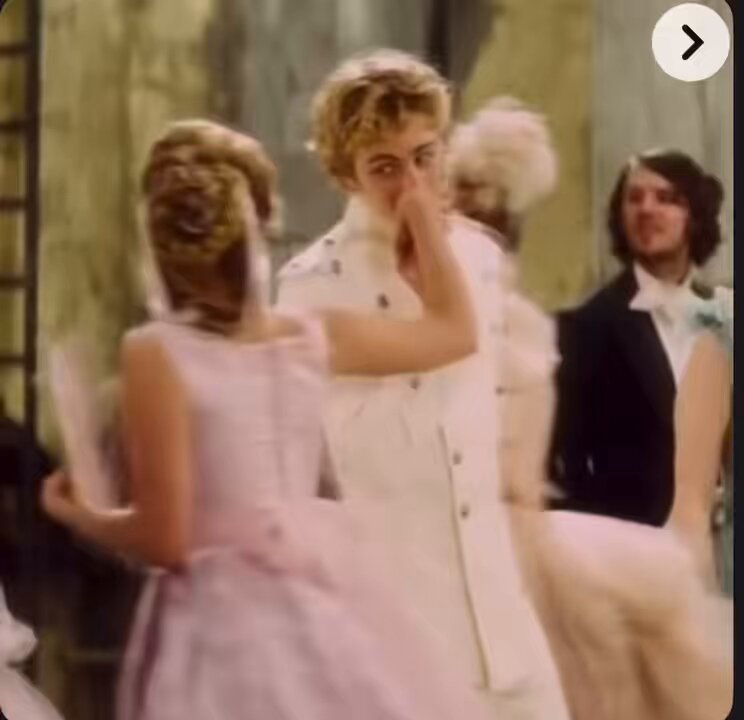 وحدة تحب العلوم صبرت وظفرت 👏🏼👏🏼😂😍 هذا احلا افلامه anna karenina