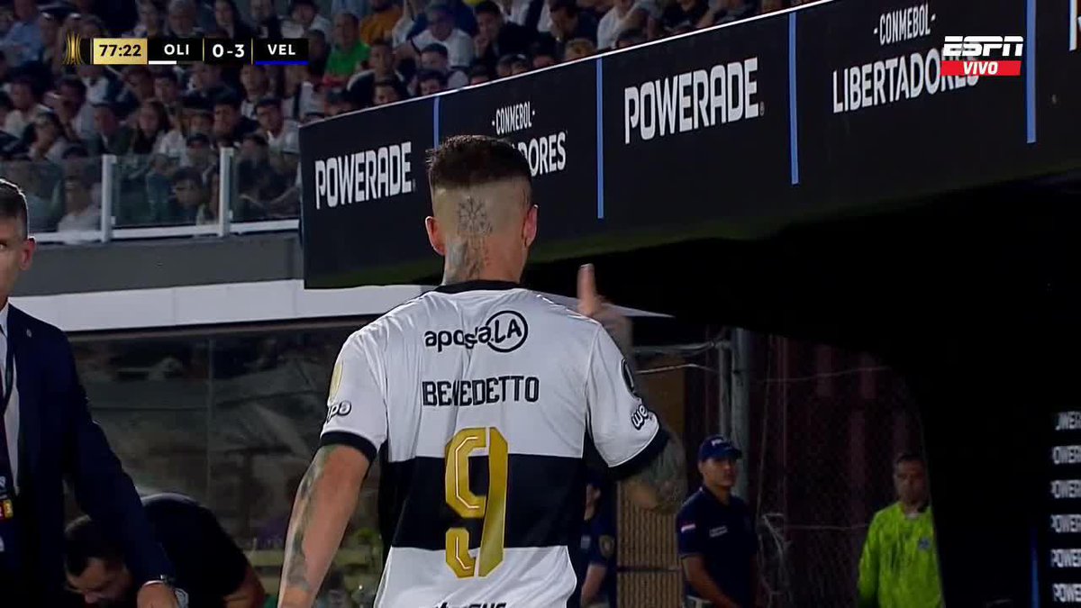 ⚠️🇦🇷🇵🇾 Darío Benedetto pidiendo QUE SE CALLEN a la gente de Olímpia, que pierde 0-3.