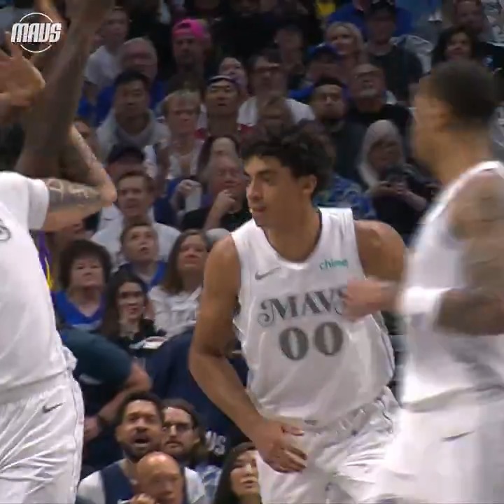 Max takin' it to the hoop 💪