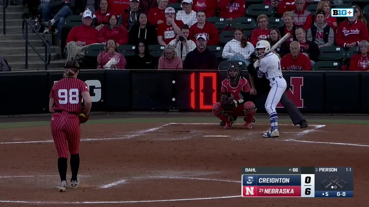 BREDWELL TRACKS THE BUNT 👍👍 Ava Bredwell