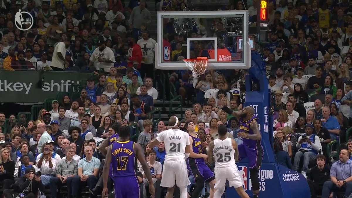 LEBRON JAMES GOT UP FOR THIS ALLEY-OOP 😱