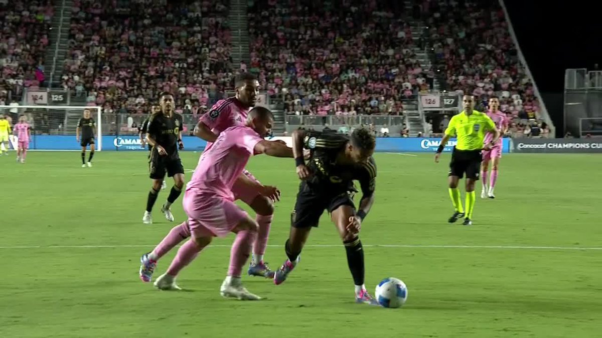 Bouanga volvió LOCO al Chelo Weigandt... 📺 Mirá TODA la CONCACAF Champions Cup por #DisneyPlus Premium
