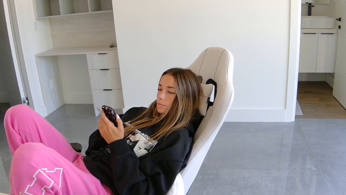 Sadie McKenna showing feet