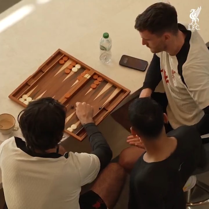 تعلم لعب الطاولة مع الملك 🎲