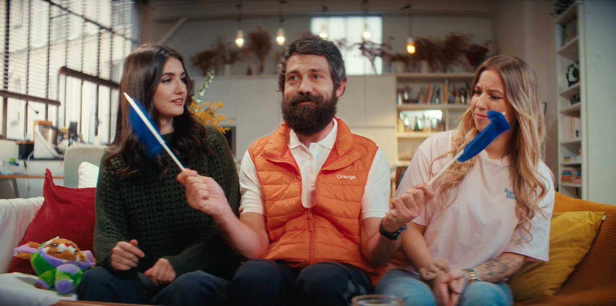 Jusque dans votre canapé, Orange France est là 👊 Fier d’être partenaire technique de la LFL. (feat. Liquid AreliaNN et @Juliette_Arz 🧡)