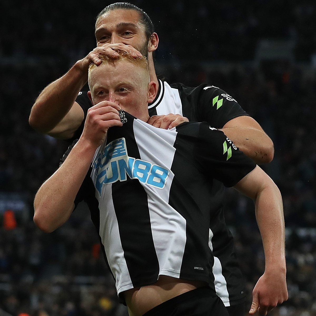 "Hollywood. Gallowgate. 1-0 to the Magpies." 🎙️ A magical moment from Matty Longstaff 🔙 #NEWMUN
