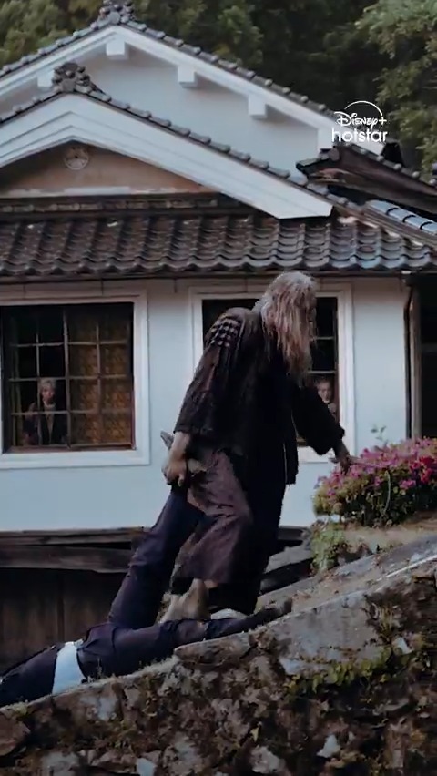 คุณ Kazuki Sawai นายแบบและนักแสดงลูกครึ่งมาลี-ญี่ปุ่น สูง 195 ซม. รับบท "คนผู้นั้น" ตัวละครสำคัญใน Gannibal ทีมเมคอัพเก่ง แต่งได้เหมือนในมังงะ ใช้เวลา 4 ชั่วโมง ออกมาน่ากลัว ไม่เหลือเค้าหน้าเดิมกันเลย