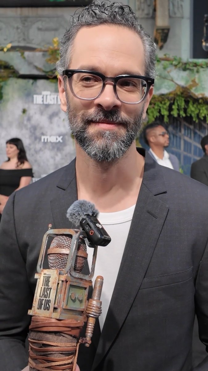 Neil Druckmann foi bem direto e avisou: a segunda temporada de #TheLastOfUs vai ultrapassar todos os limites emocionais. Preparem os lencinhos e respirem fundo... A segunda temporada estreia dia 13 de abril, apenas na Max e HBO.