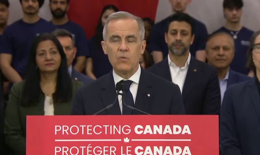 Mark Carney says he will revoke gun licenses of those convicted of violent offences, incl. IPV. He'd strengthen other gun licensing, renew the buy back of assault style guns and leave RCMP to classify. Will stem tide of US guns and drugs by adding 1000 RCMP and CBSA agents each