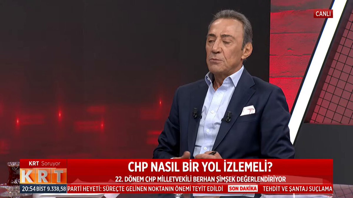 Berhan Şimşek: Özgür Özel çarşaf liste olmasaydı şu an mesleğini icra ediyordu. Gelen reçetelere ilaç veriyordu.