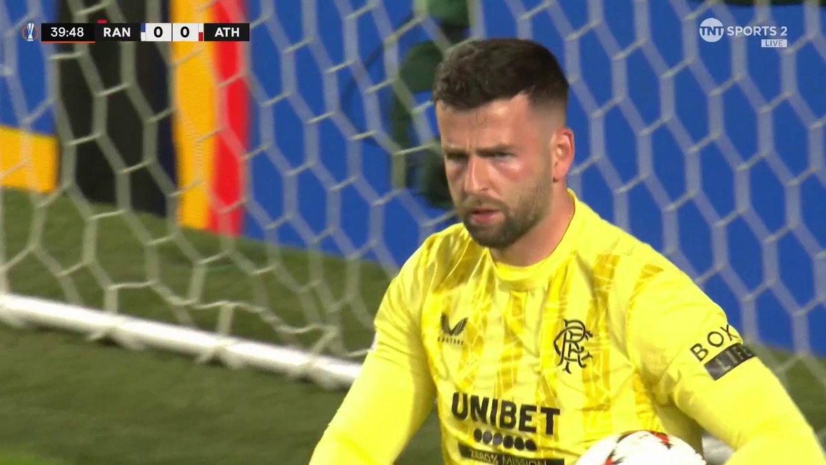Brilliant double save from Kelly 🧤 He starts by tipping Sammadi's effort over the bar, and from the resulting corner, does excellently grabbing hold of Lancet's header - keeping Rangers in it 👊 📺 TNT Sports & discovery+ UK