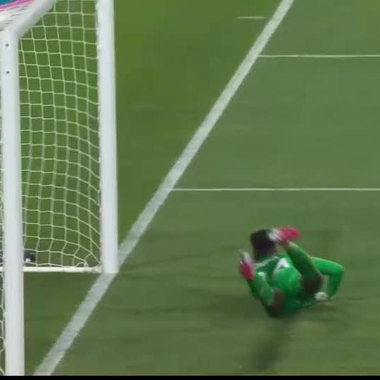 André Onana 😲😲 Lyon are ahead as Thiago Almada's free kick sneaks in ⚽👇 📺 Stream #UEL on DStv: