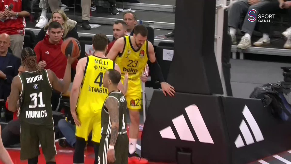 Maçın sonuna 1:27 kala Marko çembere giderek 2+1’i çıkarıyor! #YellowLegacy #EuroLeague