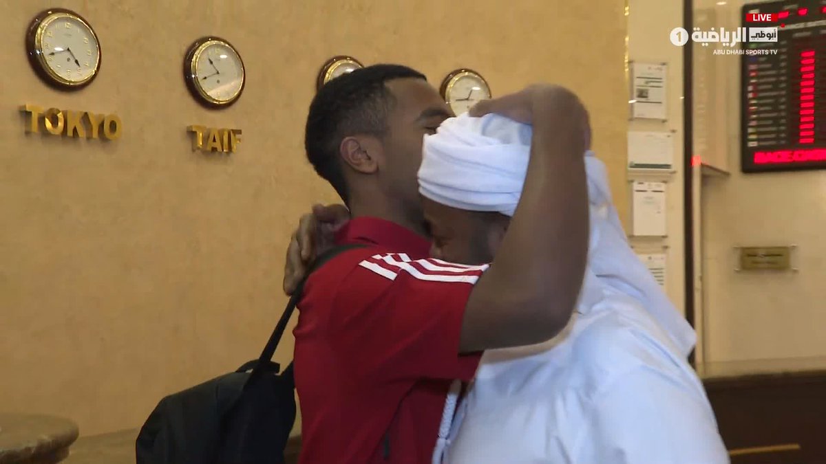"اليوم فرحوا كل شخص في الإمارات" 🇦🇪 دموع الوالد بعد نجاح الابن.. شاهد هذا اللقاء المؤثر بين سهيل النوبي ووالده بعد التأهل لمونديال الناشئين برنامج #الرياضة_اليوم
