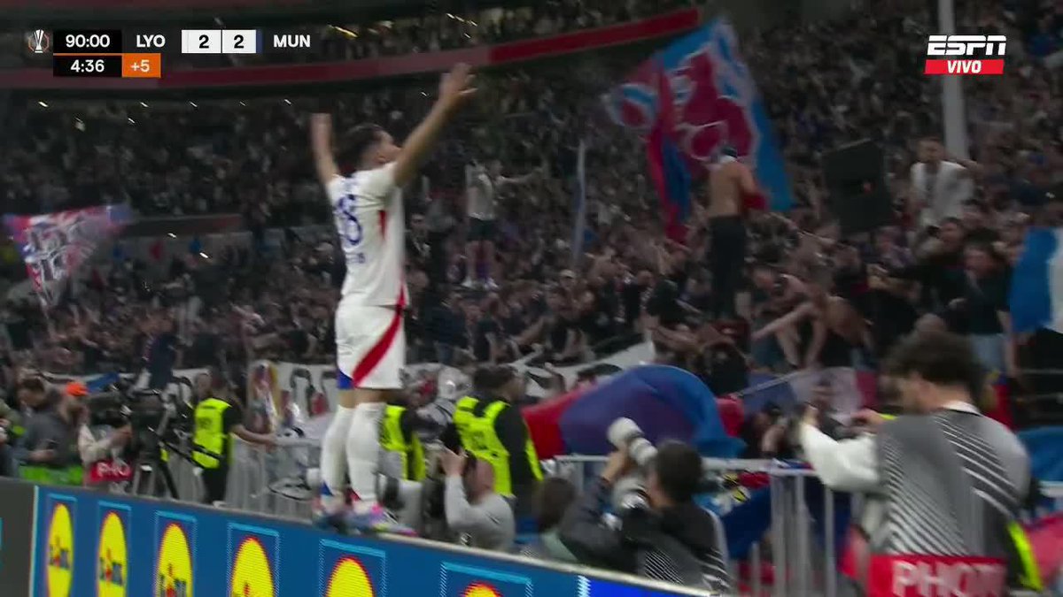 El enganche y el pase que inventa Thiago Almada, perdiendo y en la última del partido. Ni hablar la definición de Cherki. Los talentosos del Lyon. 🇦🇷🪄🇫🇷