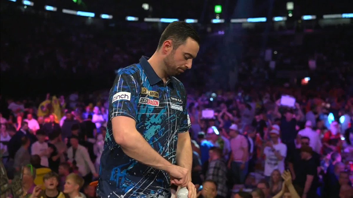 HUMPHRIES BEATS LITTLER! 🔥 Luke Humphries silences the Manchester crowd and progresses to the final ✅