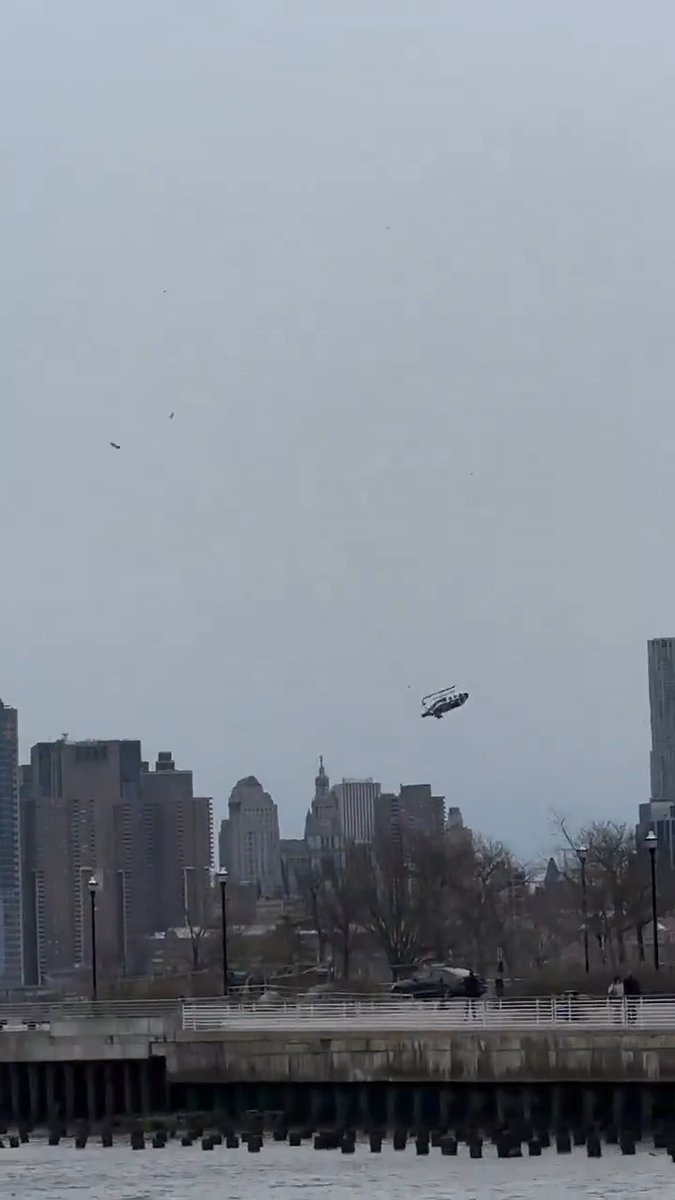 Helicopter crashed in New York City earlier today and reportedly all onboard passed away. It looks like the tail boom somehow broke off but I'm certainly not a helicopter expert. But, this audience is large enough that I'm sure some of y'all are so if you have a better idea of what happened please post it below ⬇️ #CityLife #HelicopterCrash #HudsonRiver #crash #NYC #BigApple #NewYorkCity