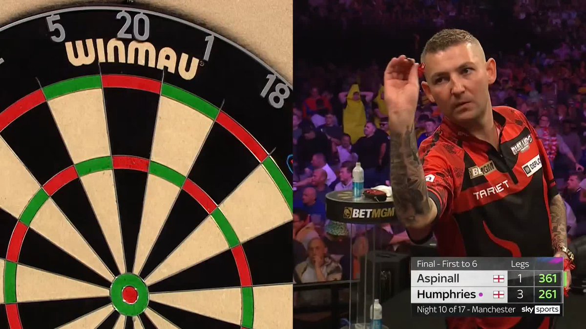 11 DARTER FROM ASPINALL! He is fighting back here and back on throw... Can he now level? 📺 #PLDarts25