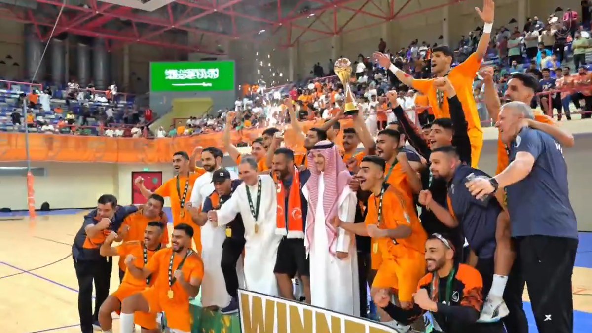 17 مباراة🆚️ 17 انتصار 🔝 548 هدف 🤾♂️ مشوار حافل لبطل الليلة نادي مضر السعودي في ختام النسخة الـ «32» من #ممتاز_شباب_اليد 🟧🏆