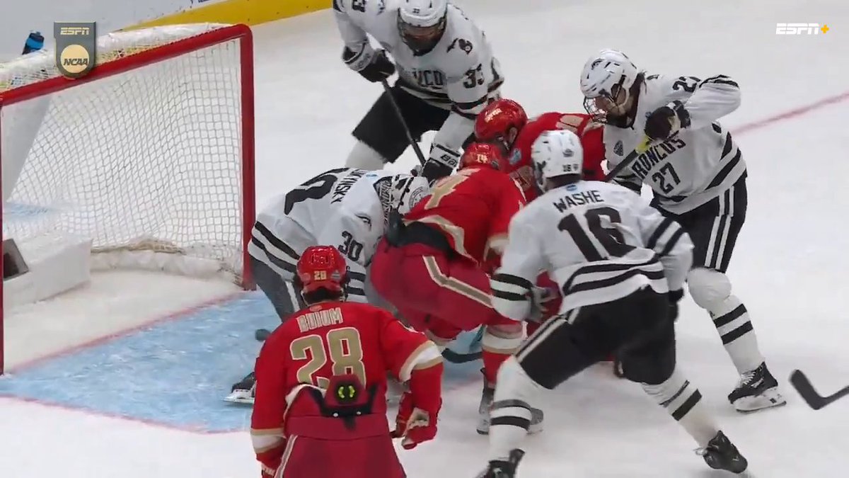 DENVER TIES IT UP LATE IN THE THIRD PERIOD 😱 📺: ESPN2/ESPN+
