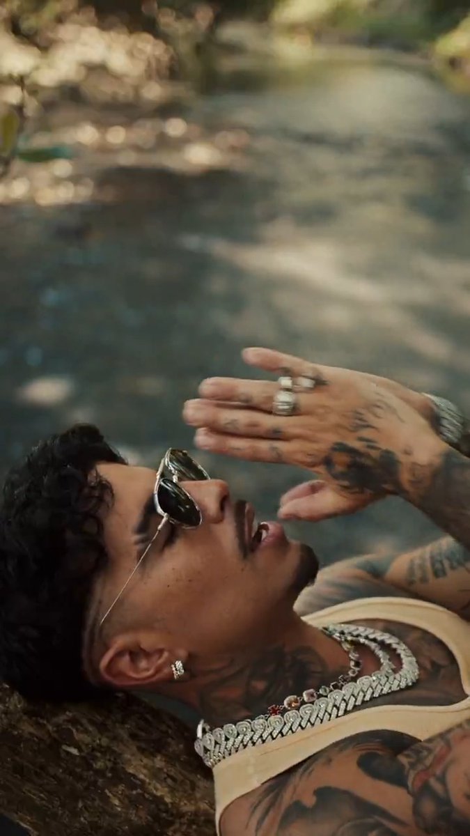 Anyone who tries to tell me RAÚL didn't write this song about me... suddenly I cannot read 🥰 "Carita Linda" is OUT NOW on MTV Live + MTVU!
