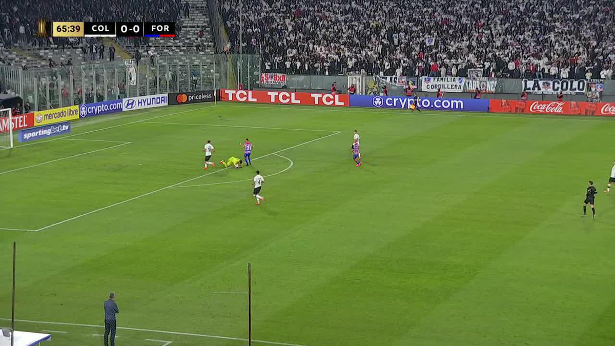 ¡¿Y ACÁ QUÉ PASÓ?! Fortaleza protestó que Cortés tocó la pelota con las manos afuera del área... 📺 Mirá TODA la CONMEBOL #Libertadores por #DisneyPlus Premium