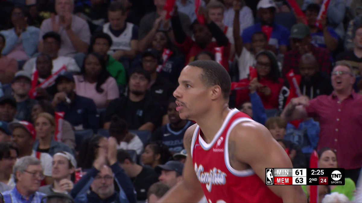 Desmond Bane is on a HEATER 🔥 He's got 14 of his 19 PTS in the 2Q 😱