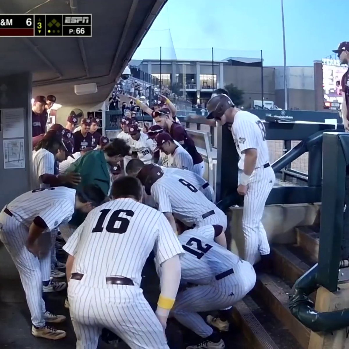 The Texas A&M Baseball team broke out the Masters celly ⛳️🥳