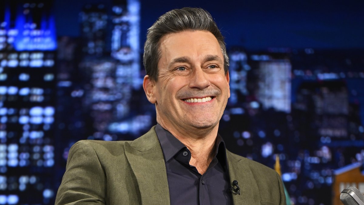 The lucky seat filler who sat next to Jon Hamm in the front row for the entire #SNL50 concert gets to fill another lucky seat at The Tonight Show 🤣 #FallonTonight