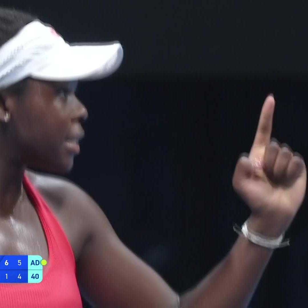 A debut to remember 💫🇨🇦 Teenager Victoria Mboko defeats Miriam Bulgaru 6-1 6-4 to win her very first #BJKCup match and clinch a point for Team Canada.