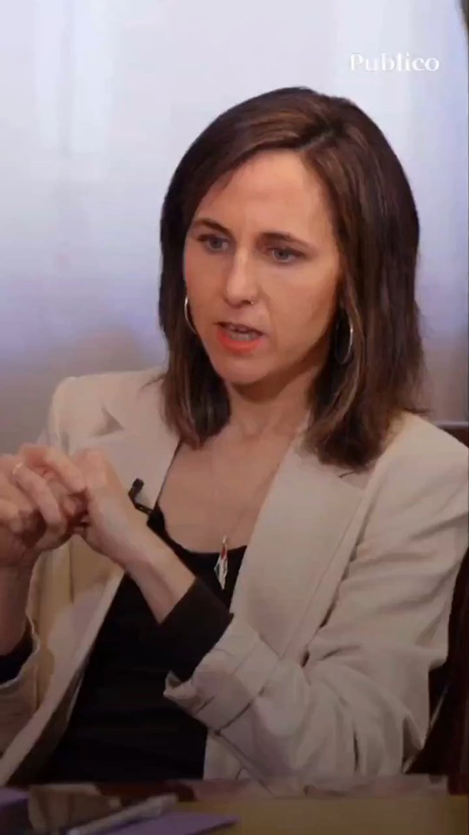 Necesitamos al frente a gente valiente como Irene, a quien no le tiemblan las piernas cuando tiene que enfrentarse al poder, en lugar de la estrategia de la socialdemocracia de “virgencita que me quede como estoy”.