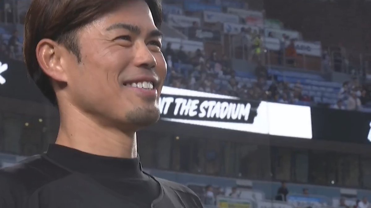 #始球式 にマリーンズOBの #今江敏晃 氏が登板しました✨ #chibalotte #BLACKBLACK 👇ライブ配信はこちら