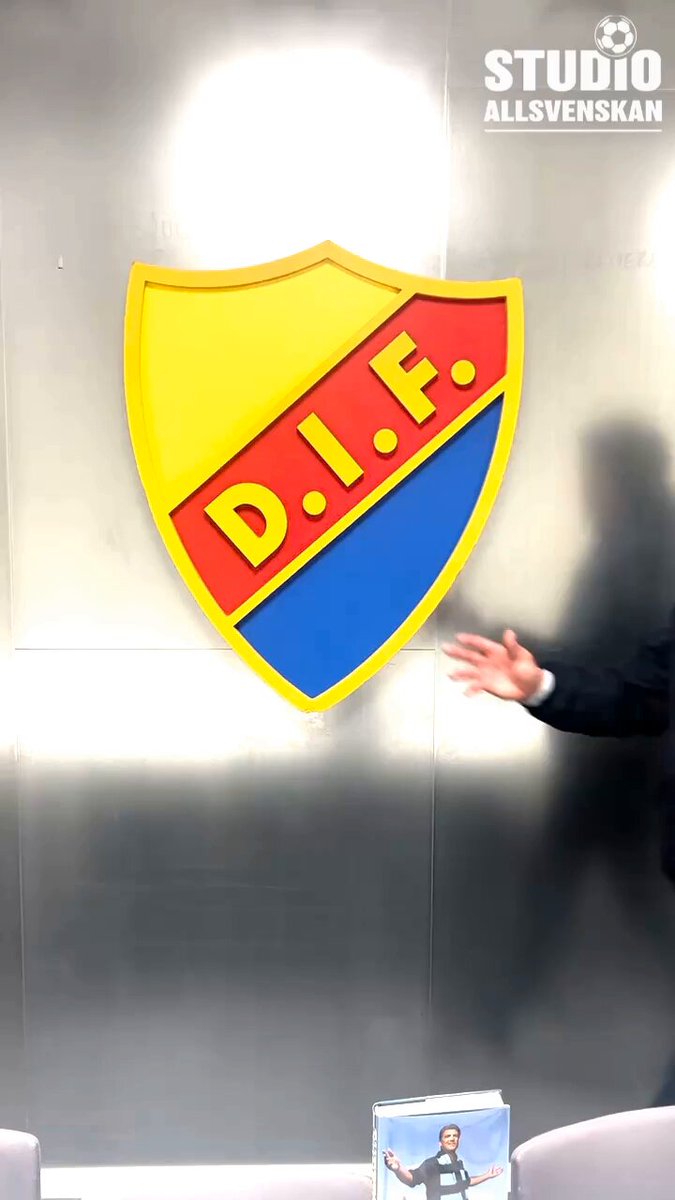 Bara ett litet axplock av alla hyllningar till Marcus Adriano Birro. Efter nästan nio år slutar Birro i Studio Allsvenskan. Tack för allt!