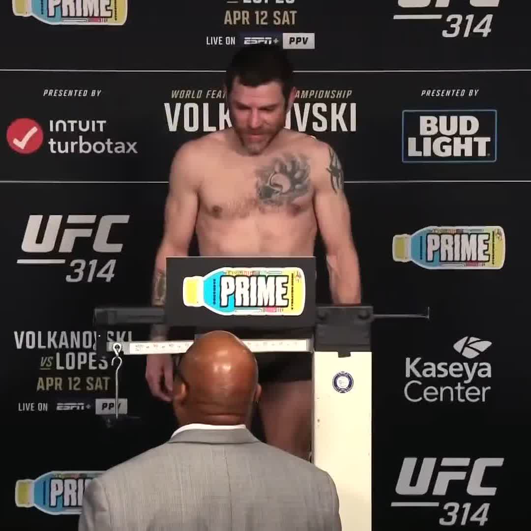 The lightweight legend 👊 Jim Miller hits the scale at 156lbs! [ #UFC314 | TOMORROW on ESPN+ | Prelims: 8pmET ]