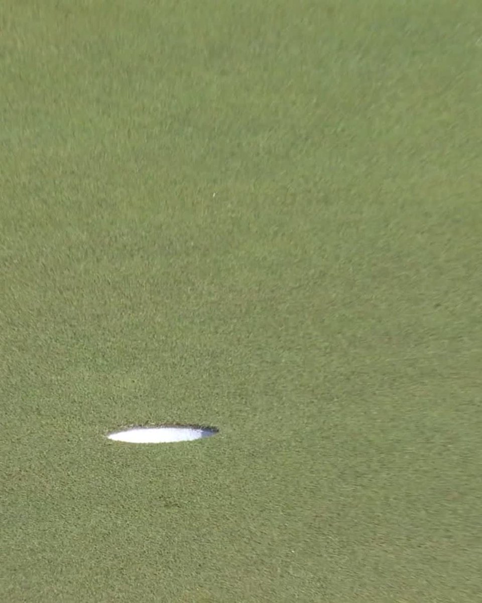 Justin Rose birdies No. 2 to extend his lead to four. #themasters