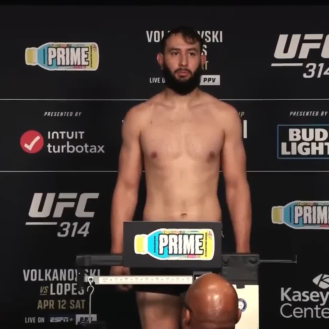 The Devastator hits the scale ⚖️ Dominick Reyes is on weight at 206lbs! [ #UFC314 | TOMORROW on ESPN+ PPV | 10pmET ]